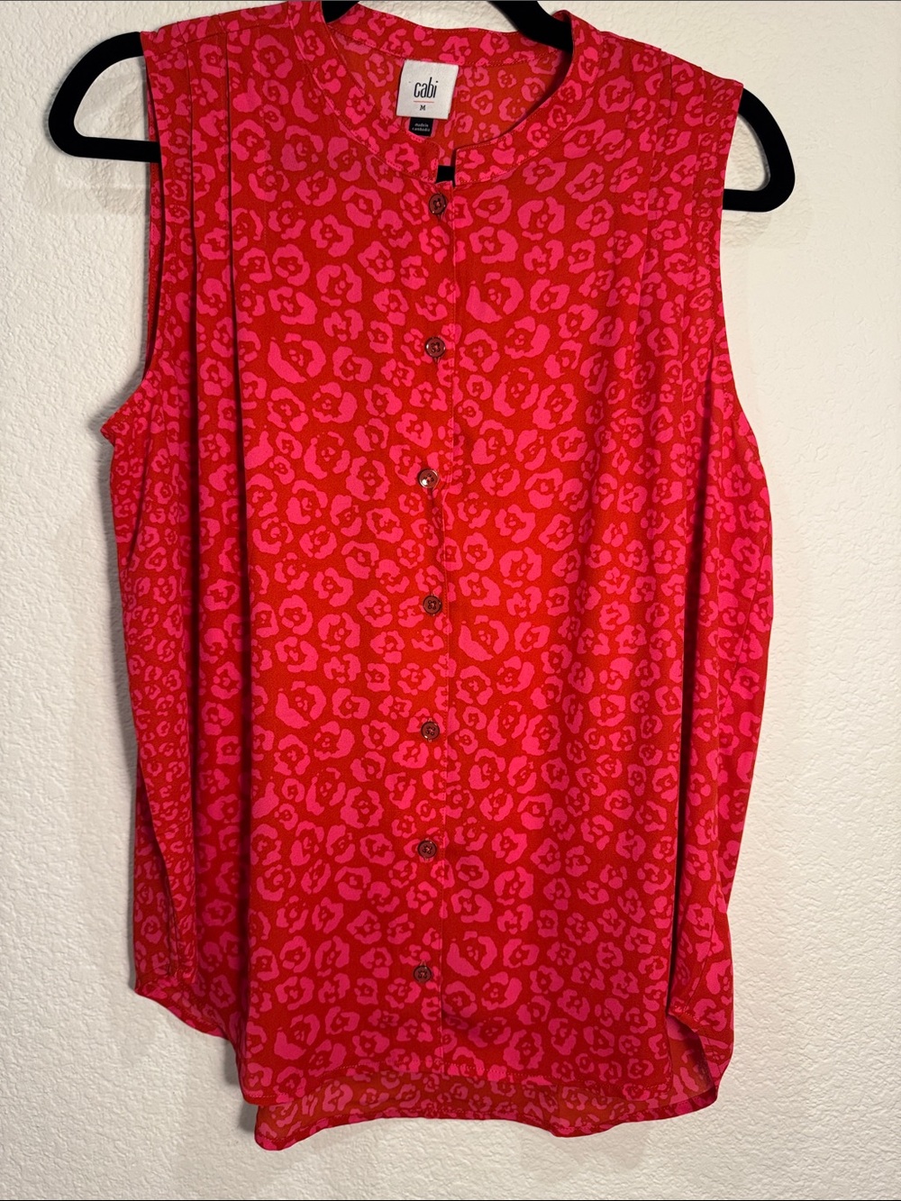 cabi Kiss Top Red Pink Flower Bed Sleeveless Button Front Blouse - Size M